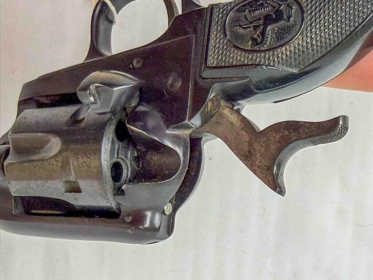 colt-revolver-image-15