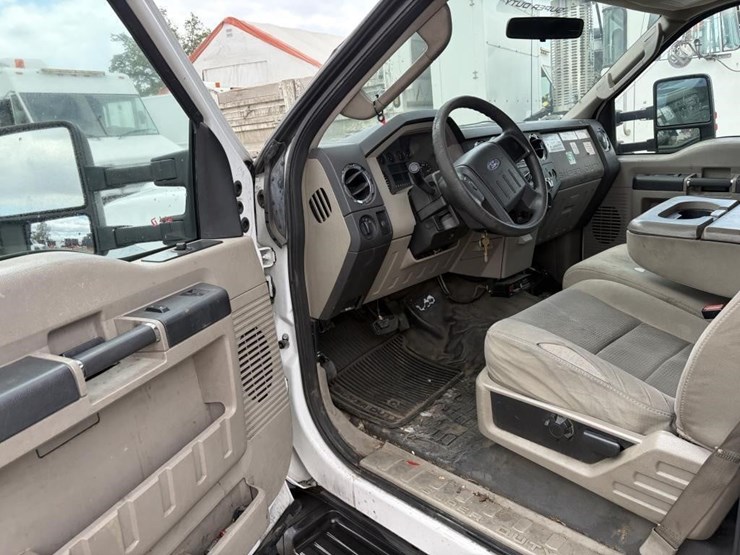 2008-ford-f550-image-24
