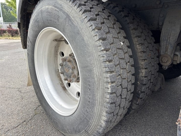 1989-peterbilt-377-image-12