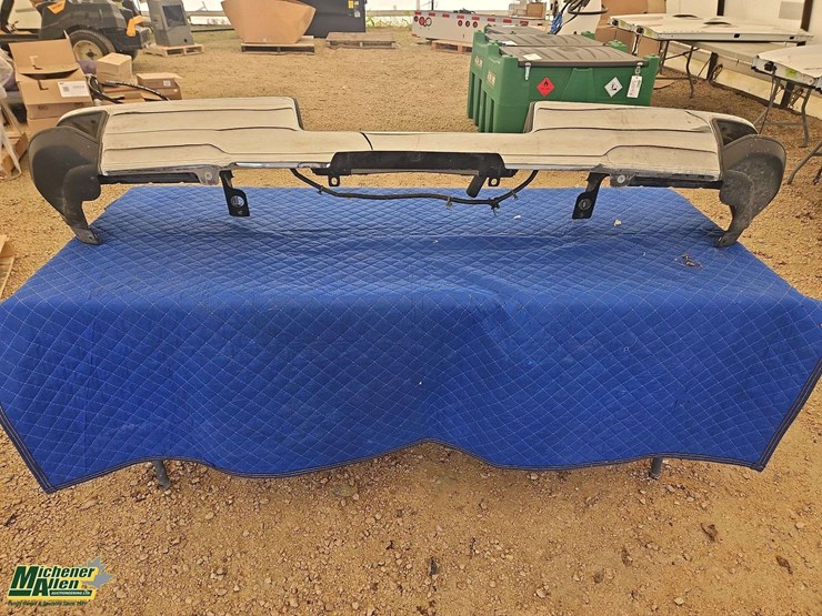 chevrolet-silverado-rear-bumper-3rd-generation-image-4