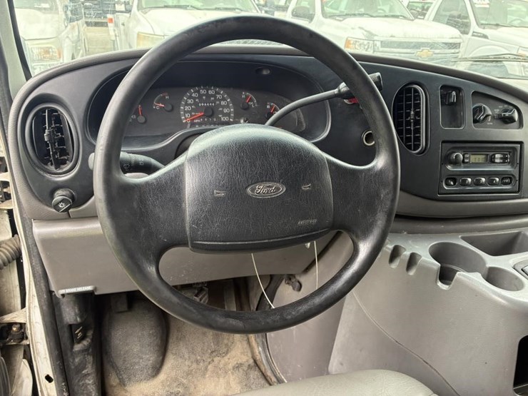 2001-ford-e250-image-17