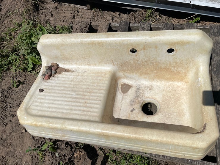 #7139-•-cast-iron-sink-image-1