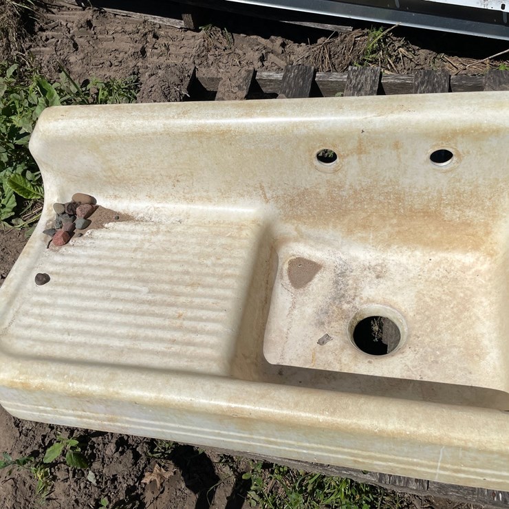 #7139 • Cast Iron Sink