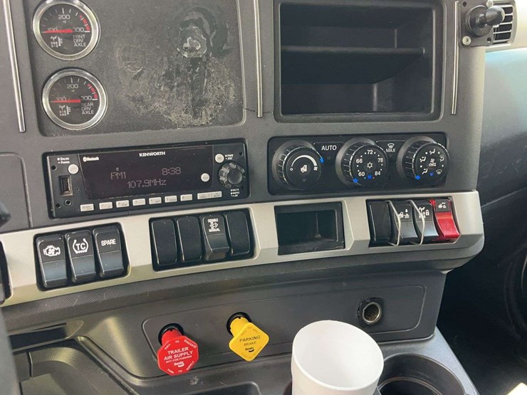 2022-kenworth-t680-image-22