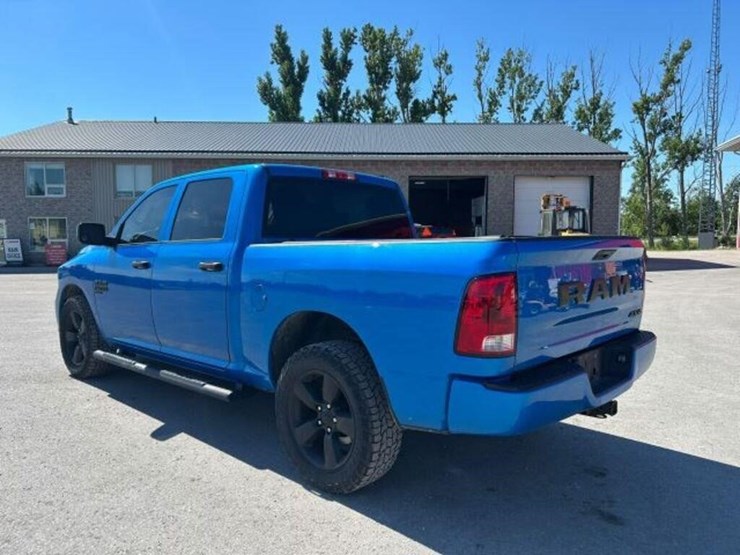 2021-ram-1500-classic-image-4