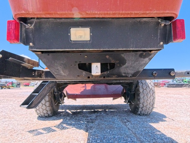 hesston-8550s-image-57