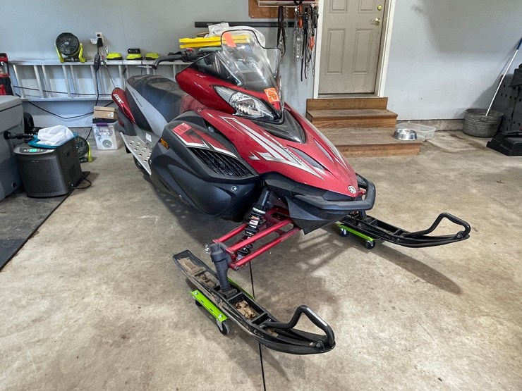 #7106-•-2009-yamaha-apex-snowmobile-(has-registration-card)-image-2