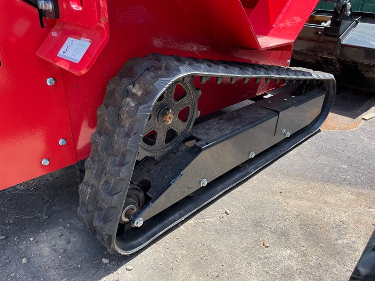 #6075-•-agt-tracked-loader-image-13