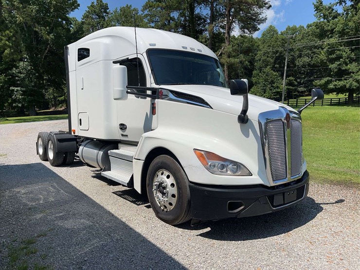 2022-kenworth-t680-image-4
