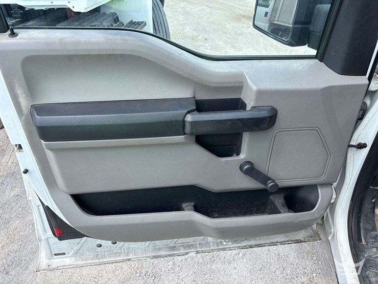 2017-ford-f150-image-12