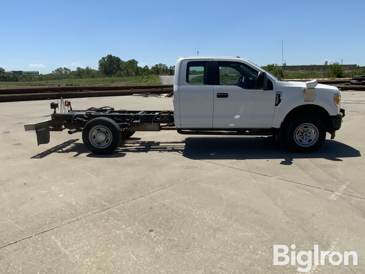2017-ford-f350-xl-image-4
