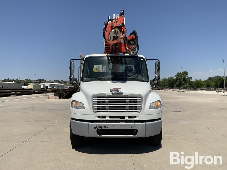 2013-freightliner-m2-106-image-2
