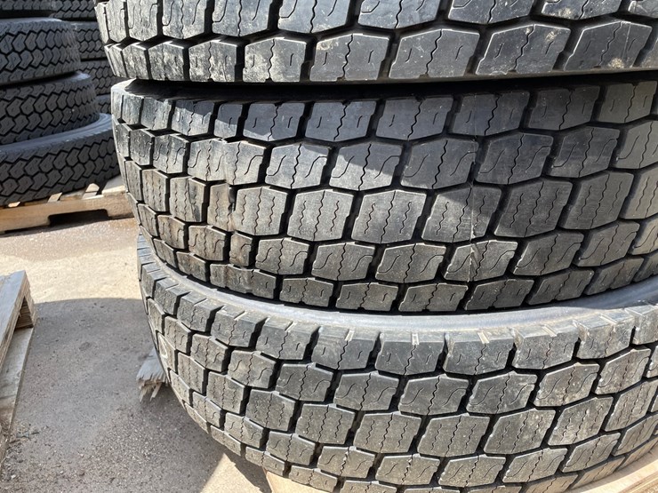 #6513-•-set-of-(4)-semi-tires-image-4