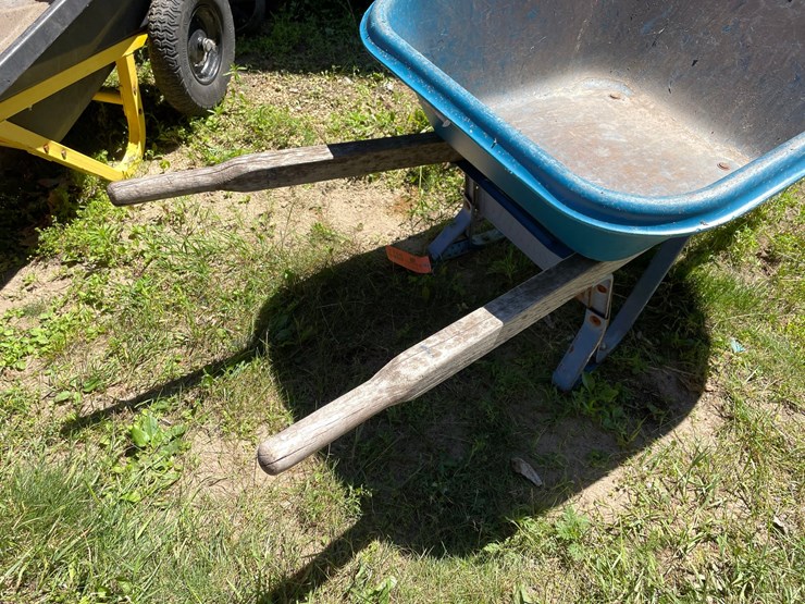 #7156-•-jackson-poly-tub-wheelbarrow-image-6