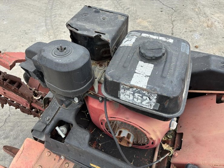 2000-ditch-witch-1030h-image-10
