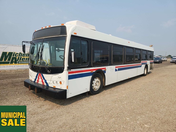 2007-new-flyer-restyled-low-floor-s/a-passenger-wheelchair-accessible-bus-image-1