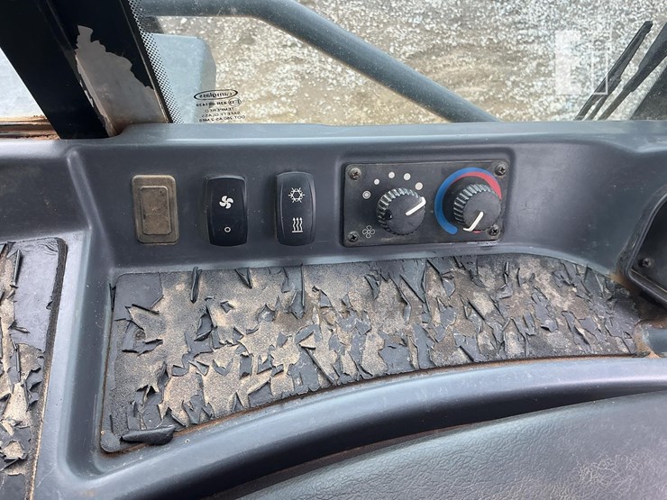 2014-deere-750k-xlt-image-15