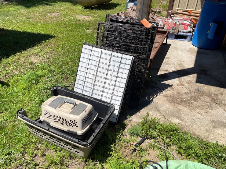 #7162-•-(4)-metal-collapsible-dog-kennels-image-1