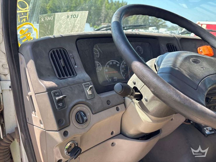 2006-sterling-l7500-image-14