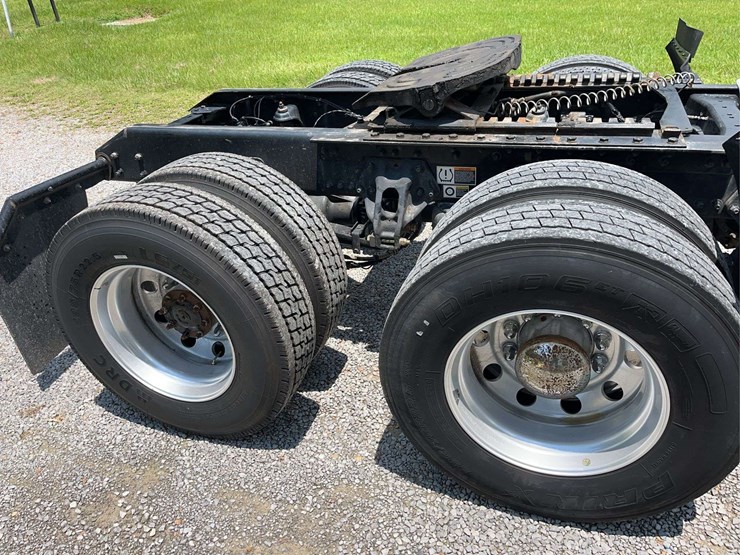 2022-kenworth-t680-image-9