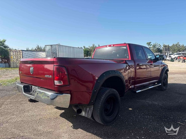 2011-dodge-ram-3500-image-3