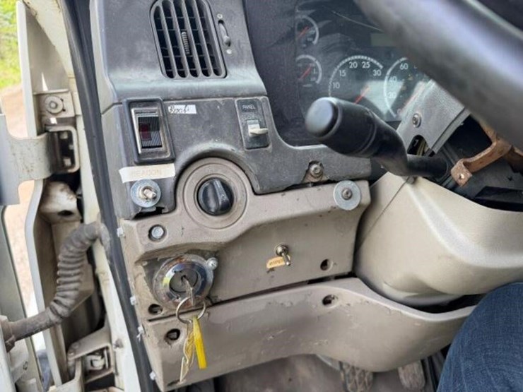 2003-sterling-lt7500-image-10