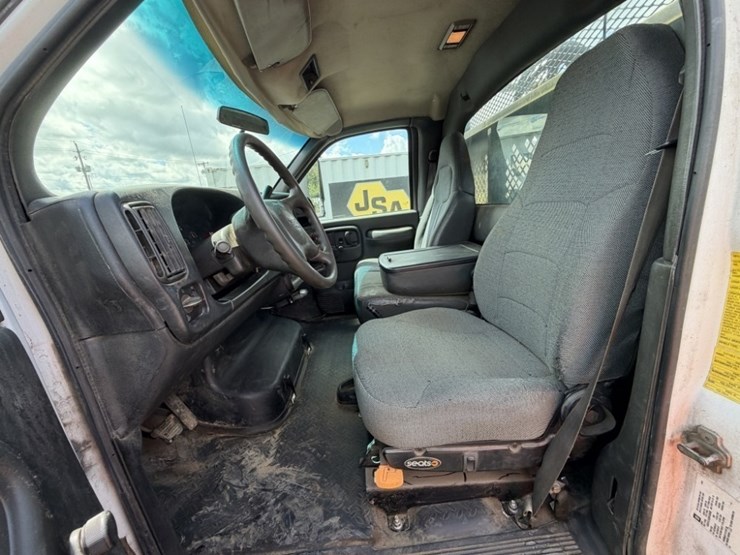 2006-gmc-c4500-flatbed-truck-image-26