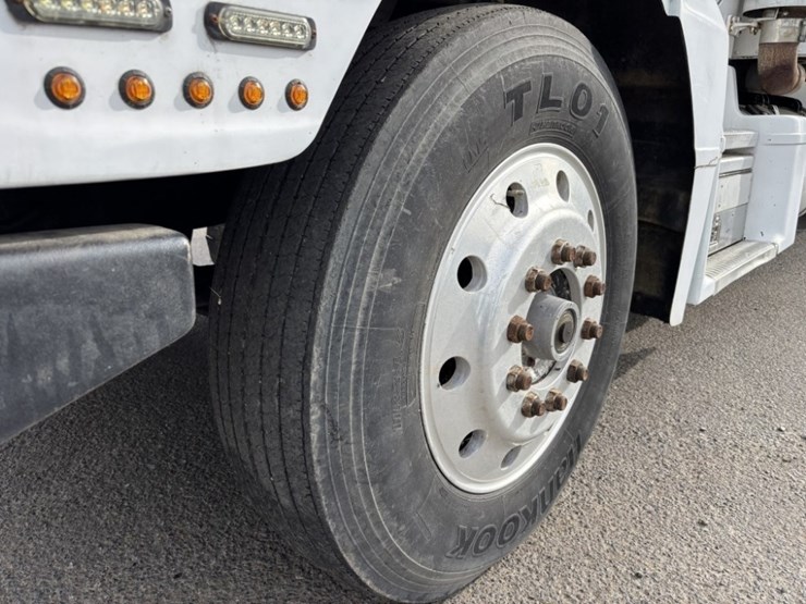 1989-peterbilt-377-image-9