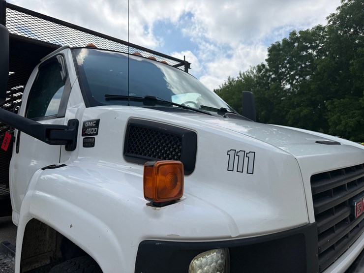 #1487-•-2004-gmc-c4500-flatbed-form-truck-image-26