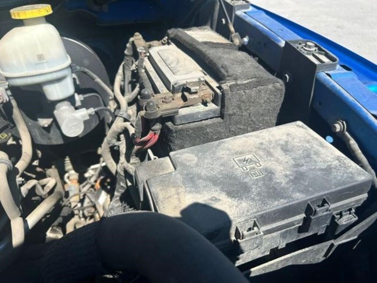 2021-ram-1500-classic-image-57