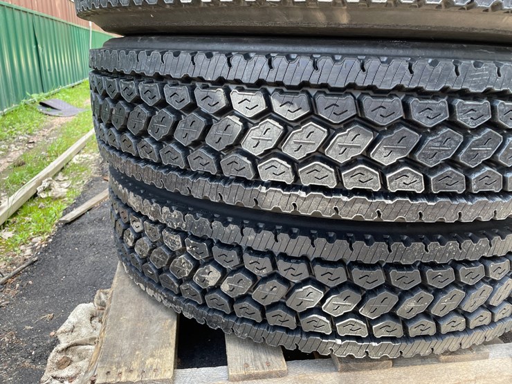 #6522-•-set-of-(4)-semi-tires-image-4
