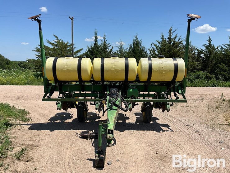 john-deere-7200-image-2