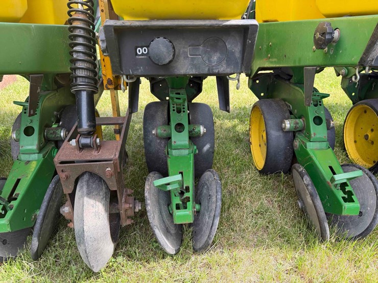 john-deere-7300-image-16