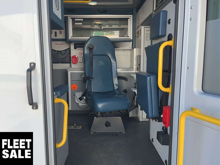 2017-chevrolet-express-s/a-ambulance-image-19