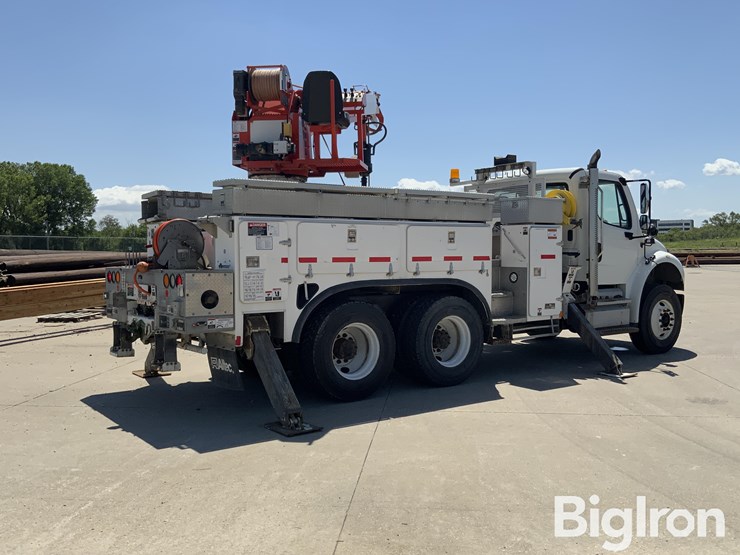 2013-freightliner-m2-106-image-13