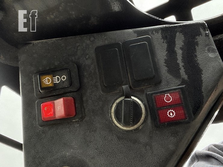 2012-bobcat-s70-image-14