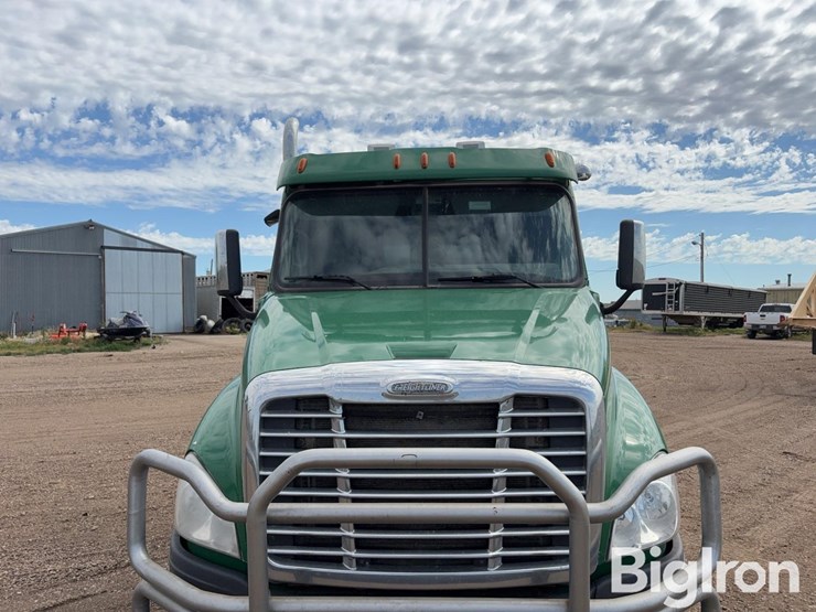 2015-freightliner-cascadia-125-image-12