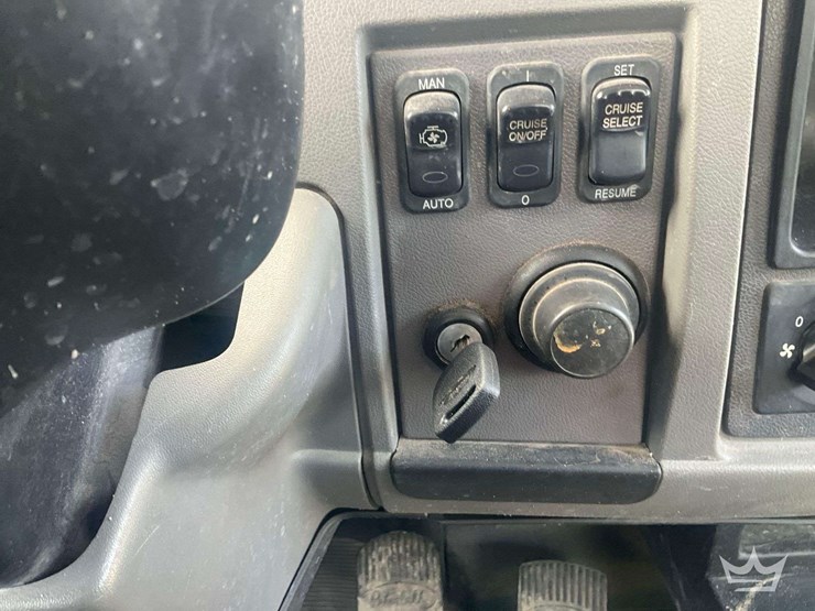 2017-peterbilt-337-image-18