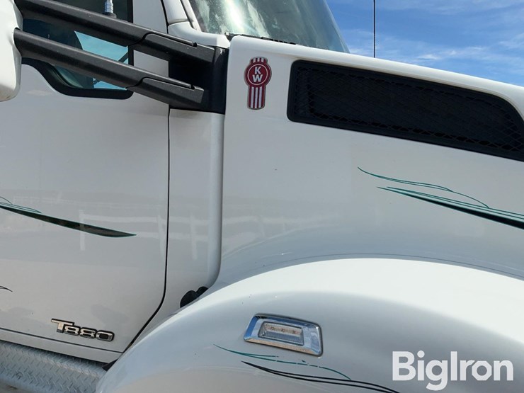 2018-kenworth-t880-image-14