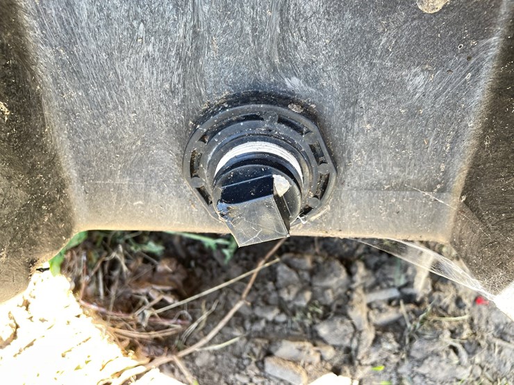 #7133-•-rubbermaid-stock-tank-image-9