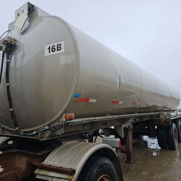 1980 Westank Super B Fuel Tank Trailer