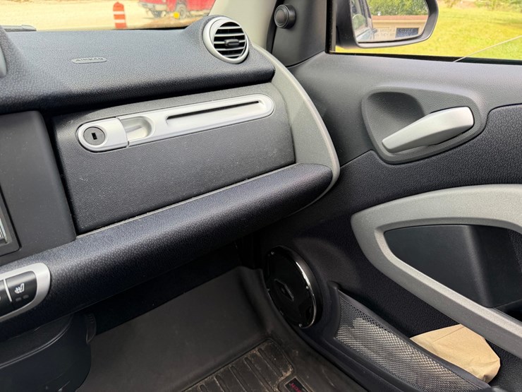 #1488-•-2012-smart-fortwo-passion-coupe-image-27