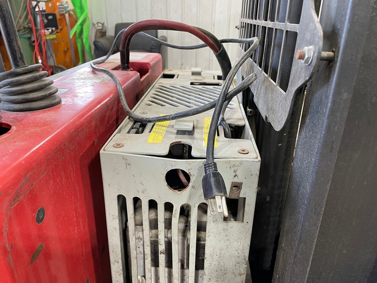 #6062-•-raymond-electric-pallet-stacker-image-17