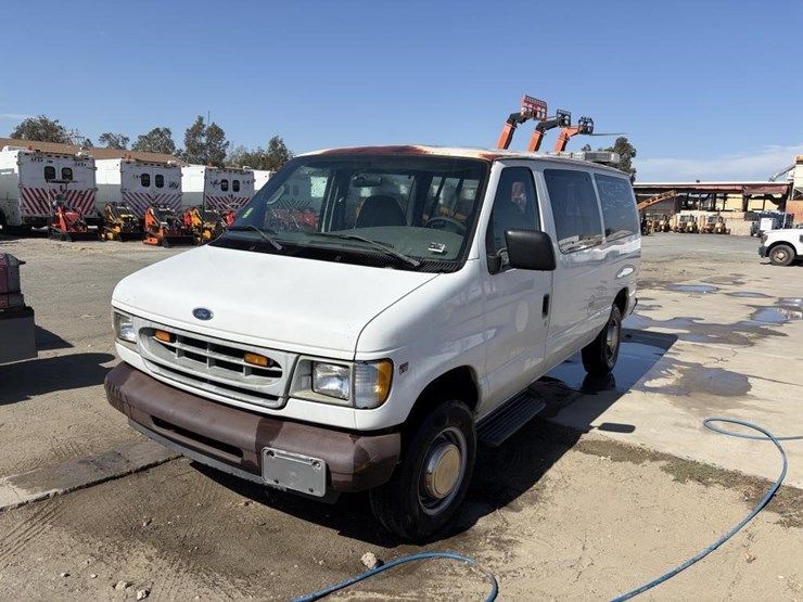 2002-ford-transit-image-1
