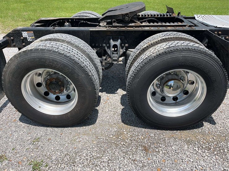 2022-kenworth-t680-image-8