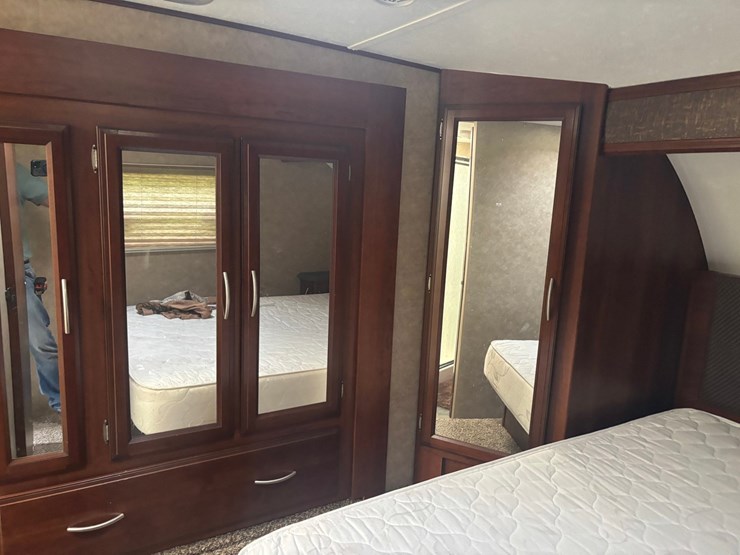 #2231-•-2014-crusader-335-5th-wheel-camper-image-81