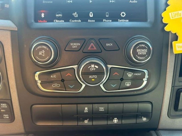 2021-ram-1500-classic-image-18