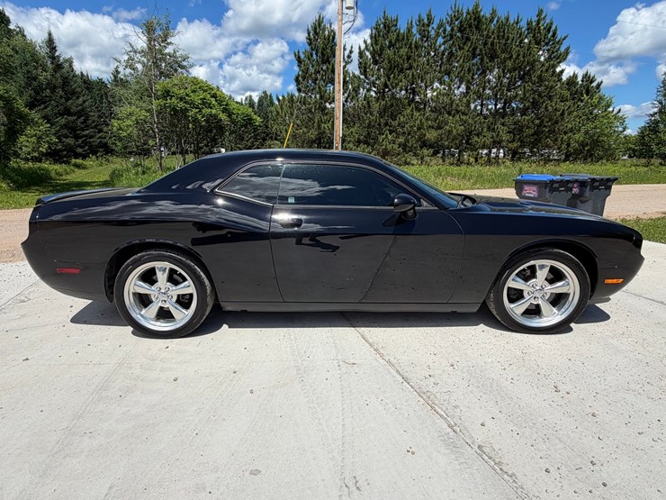 #1465-•-2013-dodge-challenger-sxt-image-6