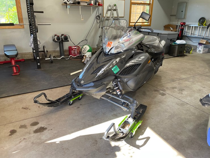 #7105-•-2007-yamaha-snowmobile-(has-registration-card)-image-1