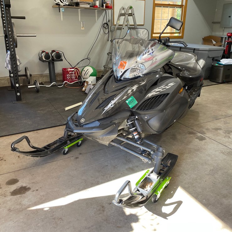 #7105 • 2007 Yamaha Snowmobile (Has Registration Card)